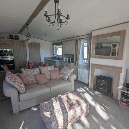Stunning Luxury Caravan On Edge Of New Forest On Shorefield Country Park Entertainment And Leisure Passes Included Milford on Sea Buitenkant foto