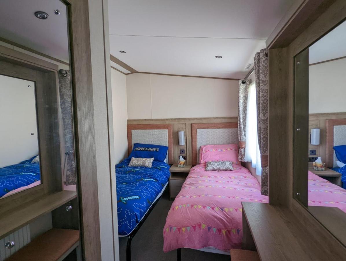 Stunning Luxury Caravan On Edge Of New Forest On Shorefield Country Park Entertainment And Leisure Passes Included Milford on Sea Buitenkant foto